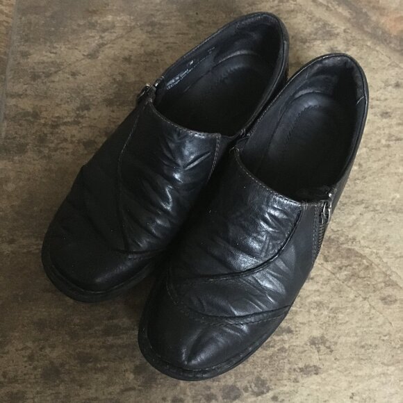 Clarks Black Leather Zipper Shoes - Picture 3 of 10